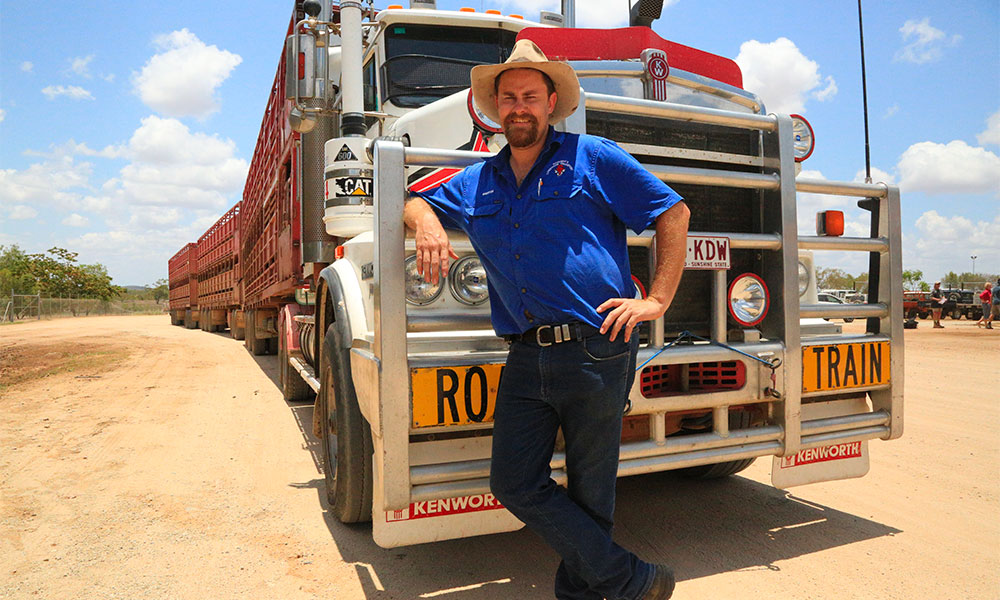 „Ciężarówką po bezdrożach Australii” w pyle i w puszczy